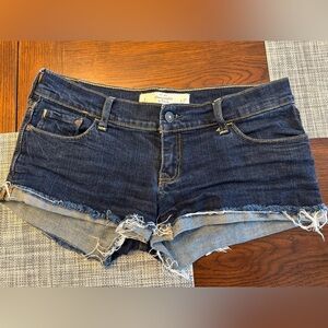 Abercrombie & Fitch Low Rise Denim shorts size 4 27”, NWOT